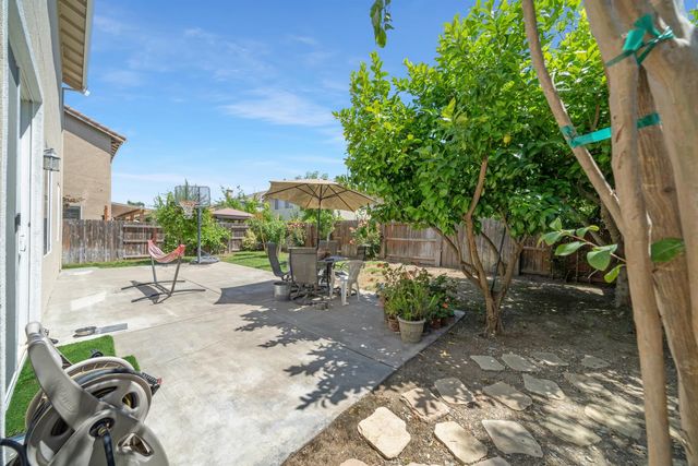 3120 Queens Gate Ln, Modesto, CA 95355