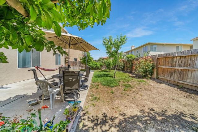 3120 Queens Gate Ln, Modesto, CA 95355