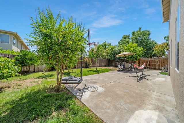 3120 Queens Gate Ln, Modesto, CA 95355