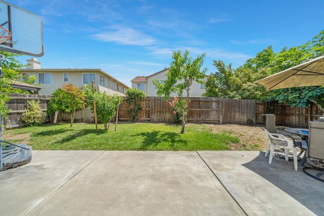 3120 Queens Gate Ln, Modesto, CA 95355