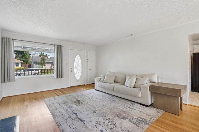886 Via Manzanas, San Lorenzo, CA 94580