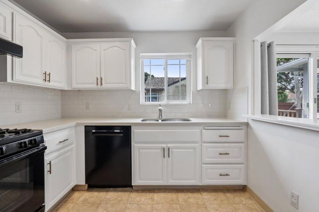 886 Via Manzanas, San Lorenzo, CA 94580