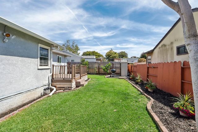 886 Via Manzanas, San Lorenzo, CA 94580
