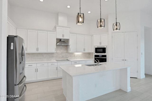 6239 Woodhaven Village Drive, Port Orange, FL 32128