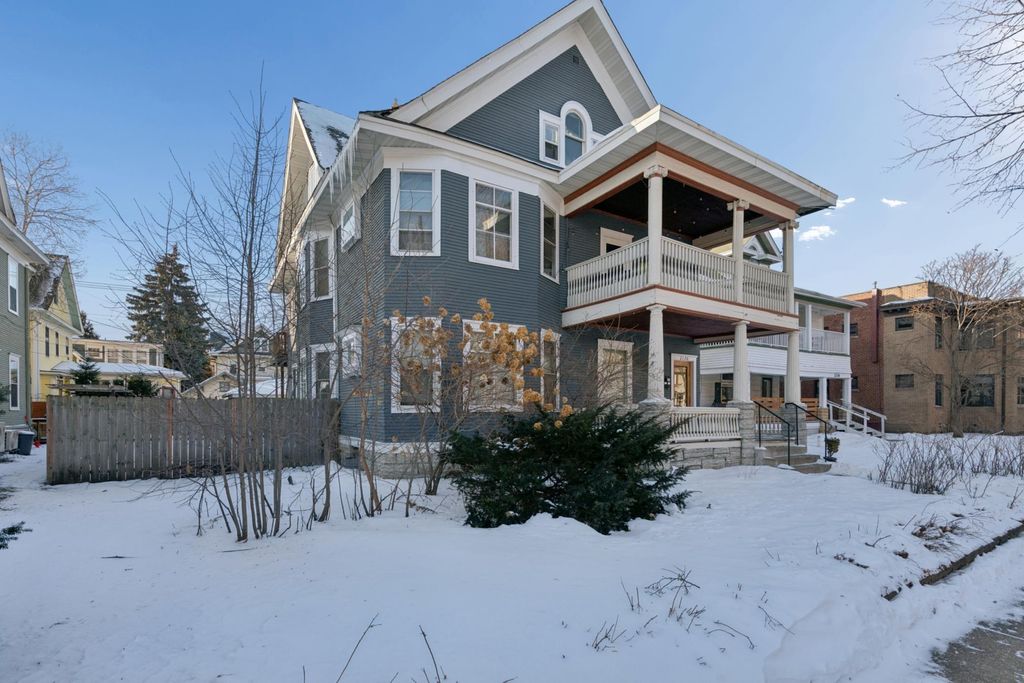 2120 Emerson Avenue S, Minneapolis, MN 55405