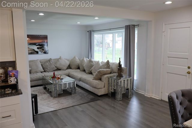 11114 Greendale Drive, Sterling Heights, MI 48312