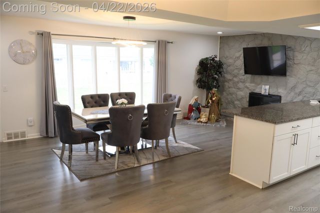 11114 Greendale Drive, Sterling Heights, MI 48312