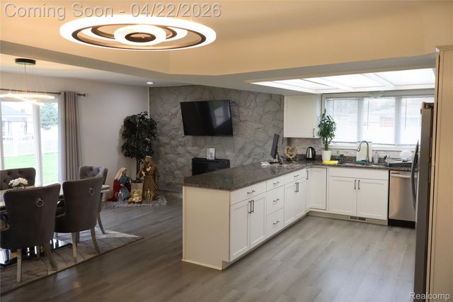 11114 Greendale Drive, Sterling Heights, MI 48312