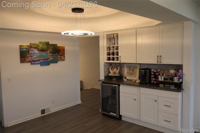 11114 Greendale Drive, Sterling Heights, MI 48312