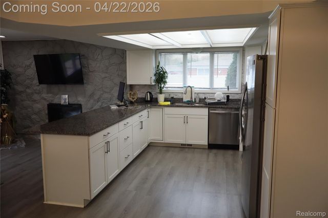 11114 Greendale Drive, Sterling Heights, MI 48312