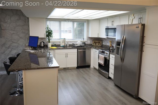 11114 Greendale Drive, Sterling Heights, MI 48312