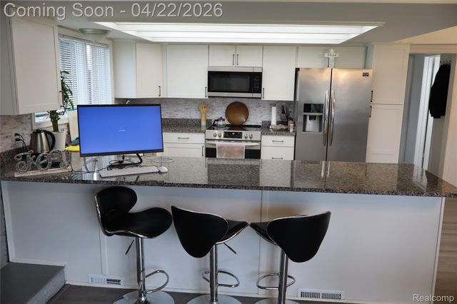 11114 Greendale Drive, Sterling Heights, MI 48312