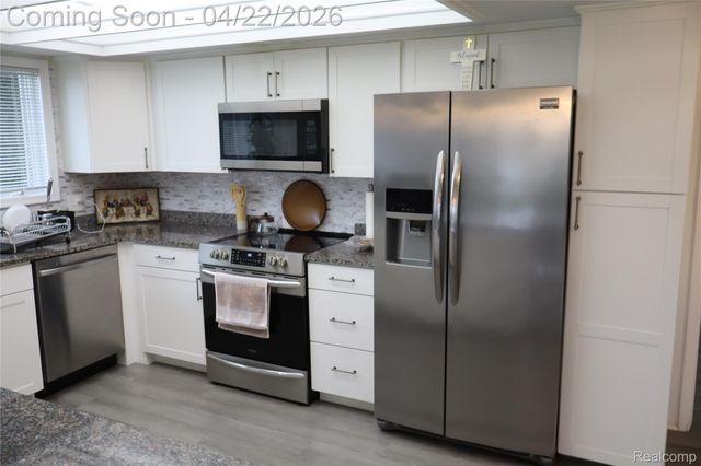 11114 Greendale Drive, Sterling Heights, MI 48312