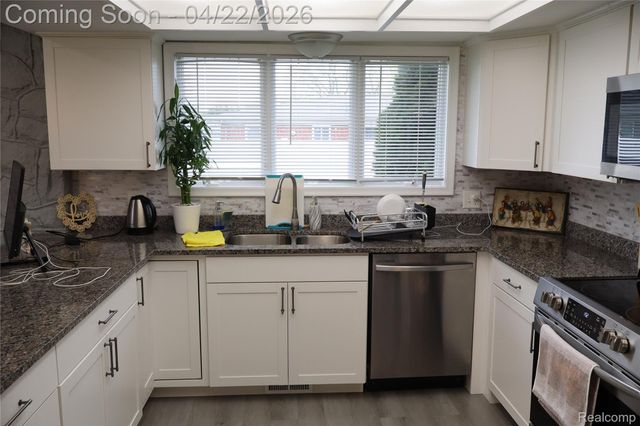 11114 Greendale Drive, Sterling Heights, MI 48312