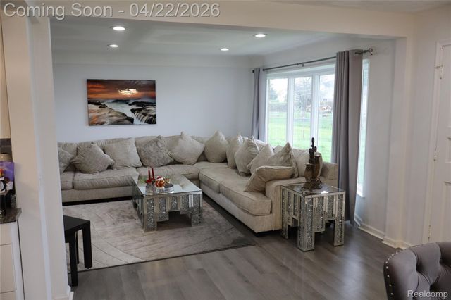 11114 Greendale Drive, Sterling Heights, MI 48312