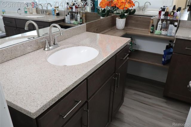 11114 Greendale Drive, Sterling Heights, MI 48312