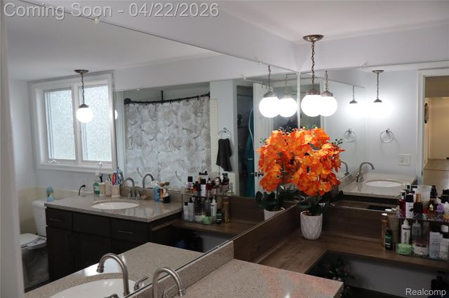 11114 Greendale Drive, Sterling Heights, MI 48312