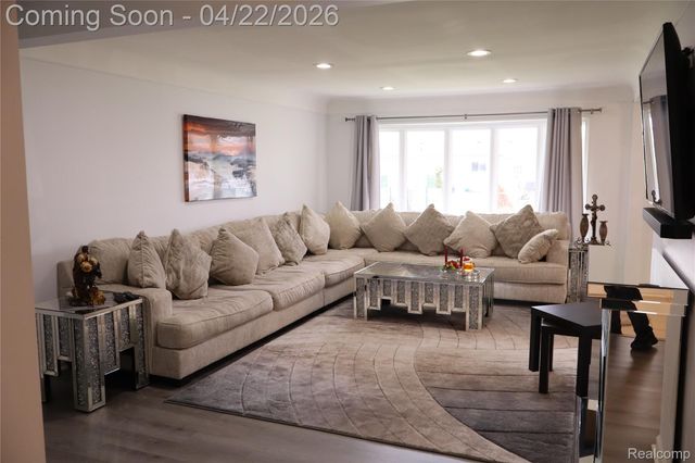 11114 Greendale Drive, Sterling Heights, MI 48312