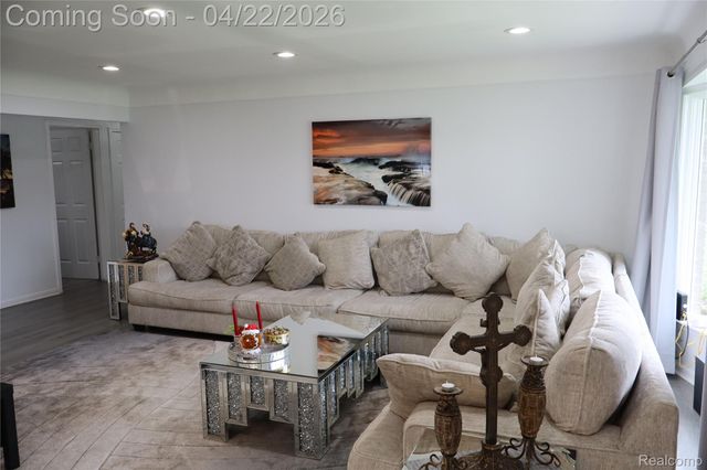 11114 Greendale Drive, Sterling Heights, MI 48312