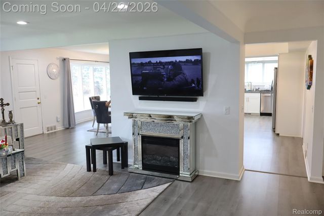 11114 Greendale Drive, Sterling Heights, MI 48312