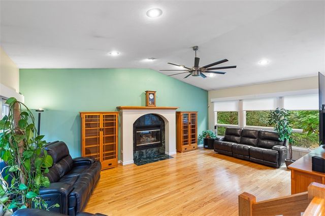 9 Eagle Nest Drive, Lincoln, RI 02865
