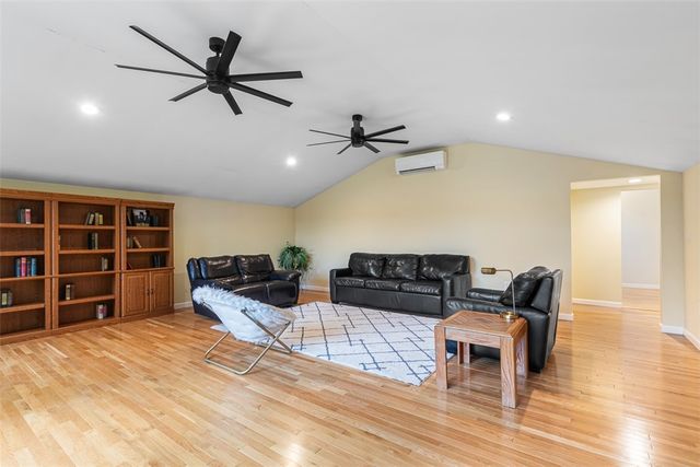 9 Eagle Nest Drive, Lincoln, RI 02865