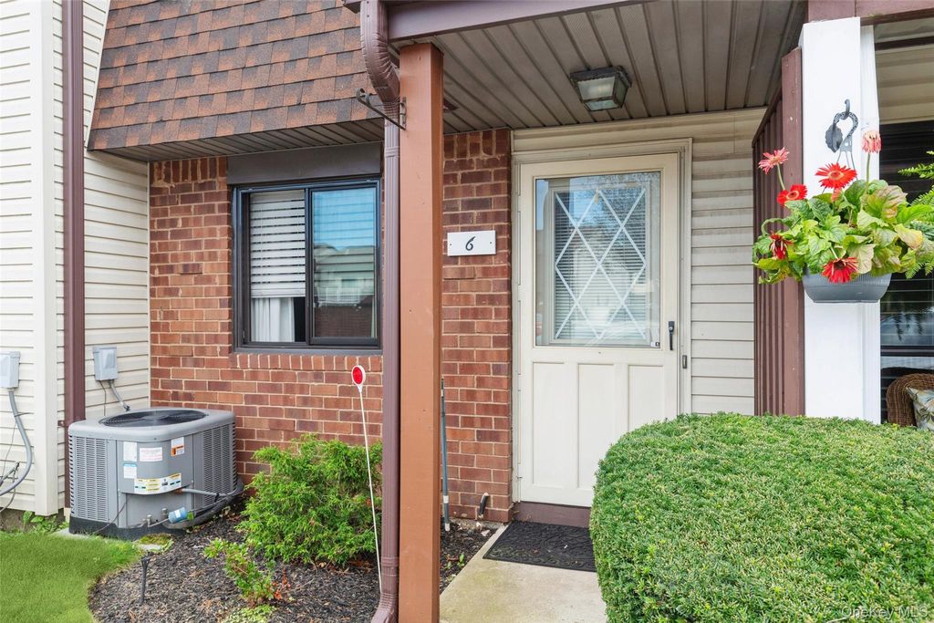 6 Cambridge Drive W, Copiague, NY 11726 — exterior