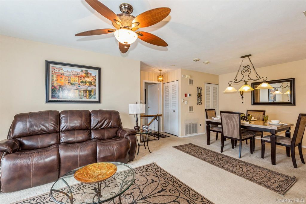 6 Cambridge Drive W, Copiague, NY 11726 — photo 5