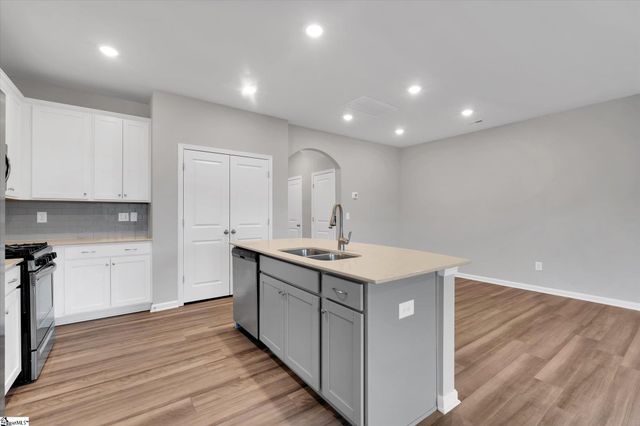 318 E Compass Way, Easley, SC 29640