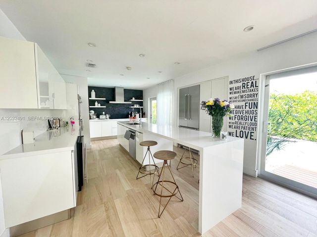 290 E Shore Drive E 290, Miami, FL 33133