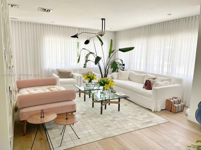 290 E Shore Drive E 290, Miami, FL 33133