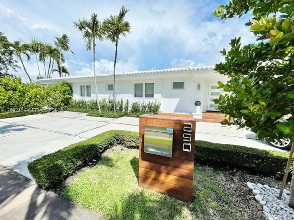 290 E Shore Drive E 290, Miami, FL 33133