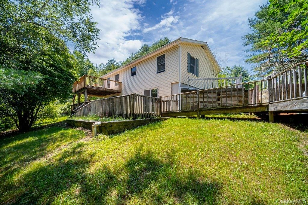 2082 Ulster Heights Road, Ellenville, NY 12788