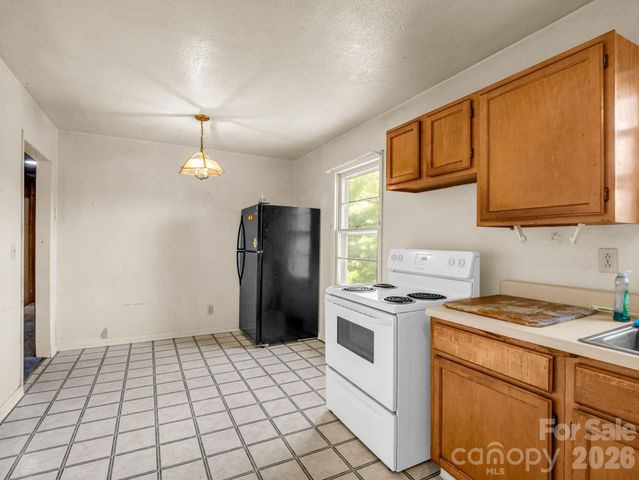 135 Jordan Road, Swannanoa, NC 28778