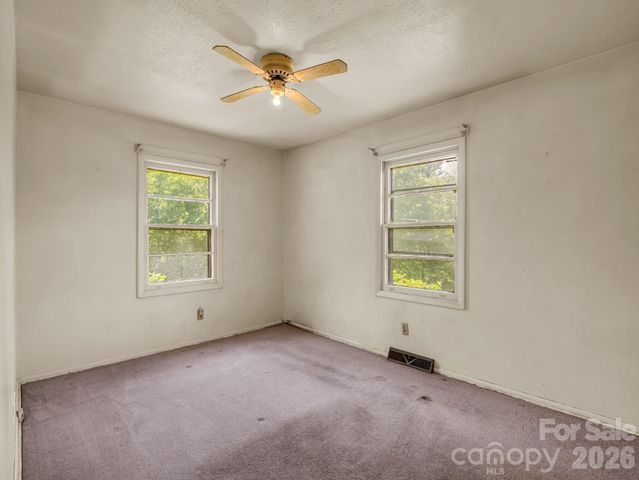 135 Jordan Road, Swannanoa, NC 28778