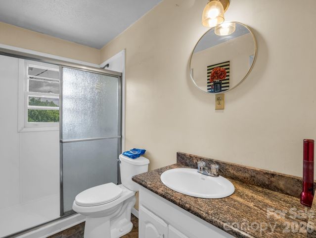 135 Jordan Road, Swannanoa, NC 28778