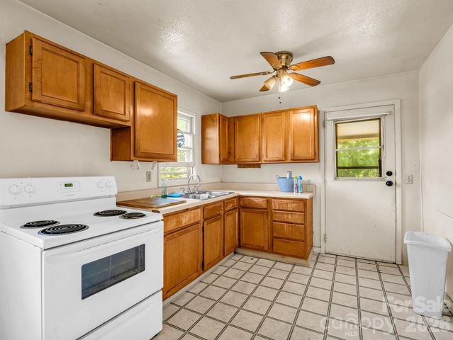 135 Jordan Road, Swannanoa, NC 28778