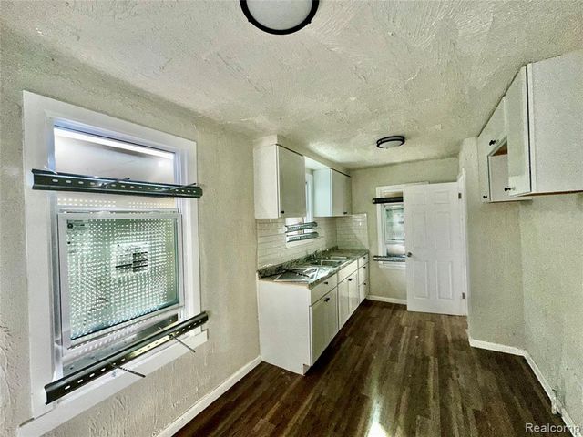 18900 Fairport Street, Detroit, MI 48205