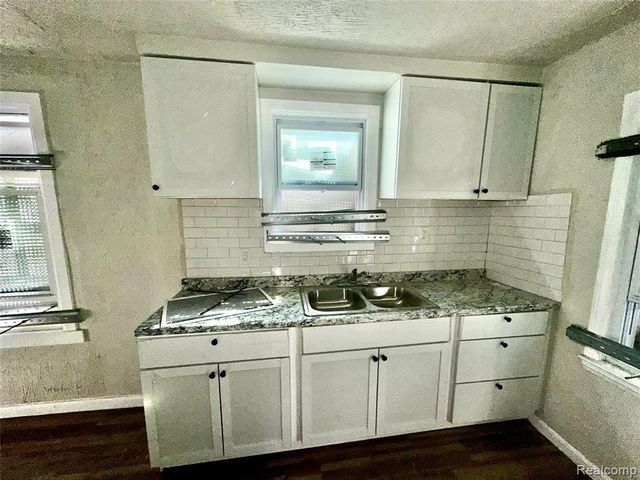 18900 Fairport Street, Detroit, MI 48205