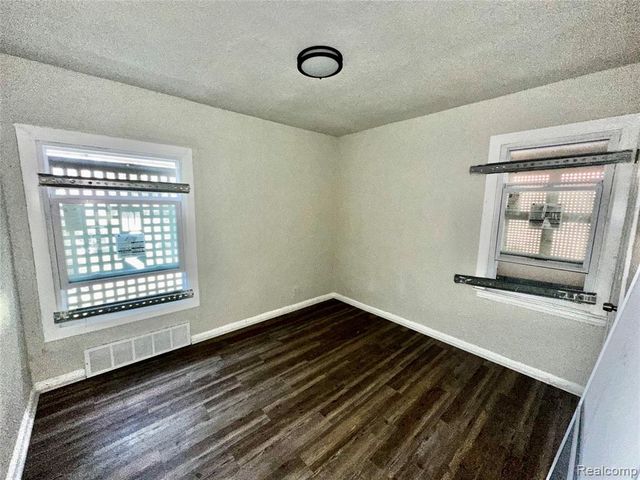 18900 Fairport Street, Detroit, MI 48205