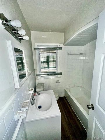 18900 Fairport Street, Detroit, MI 48205