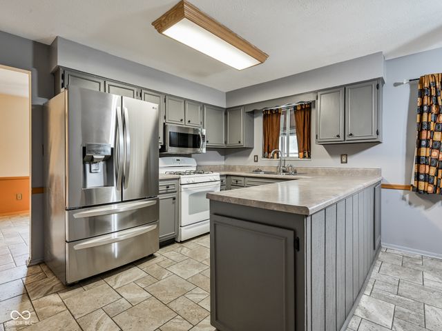 2724 Andy Drive, Indianapolis, IN 46229