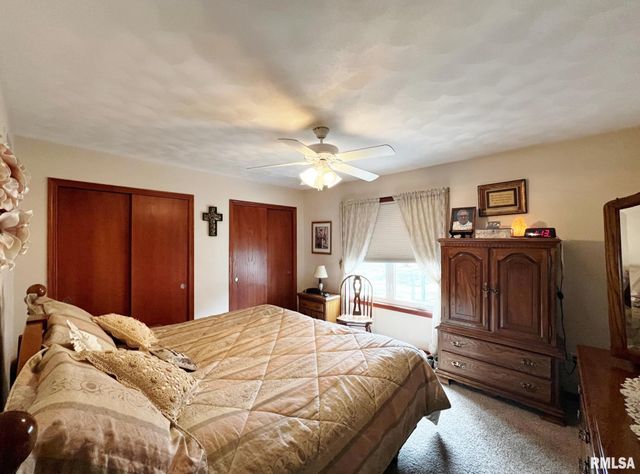 130 W CRUGER Road, Washington, IL 61571