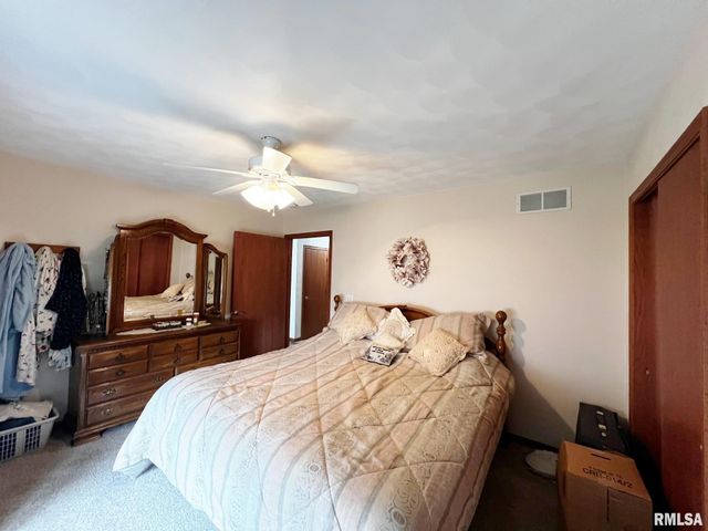 130 W CRUGER Road, Washington, IL 61571