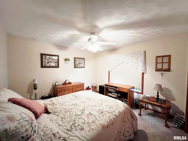 130 W CRUGER Road, Washington, IL 61571