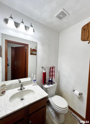 130 W CRUGER Road, Washington, IL 61571