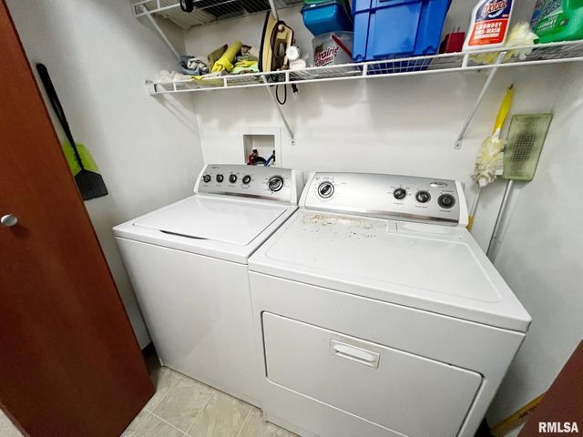 130 W CRUGER Road, Washington, IL 61571