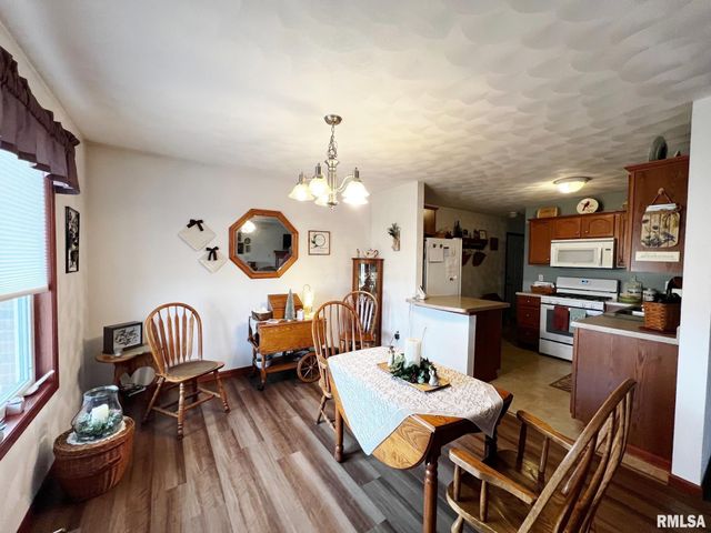 130 W CRUGER Road, Washington, IL 61571