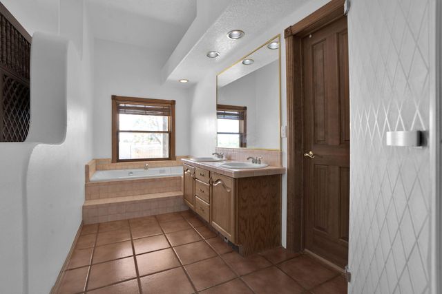 6116 AGATE Avenue NW, Albuquerque, NM 87120