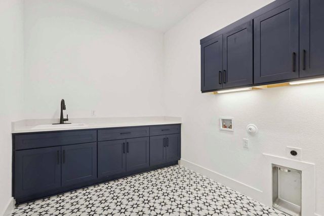 439 Vail River RD, Dripping Springs, TX 78620